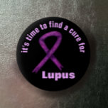 Lupus-Sensibilisierungsmonat / Lila, benutzerdefin Button<br><div class="desc">Mein wunderbarer Freund hat Lupus. Es ist an der Zeit, ein Heilmittel für diese schreckliche Krankheit zu finden. Lasst uns das Bewusstsein für Lupus schärfen, in der Hoffnung, die Unterstützung und Forschung zu verstärken und eine Heilung und Hilfe für diejenigen zu finden, die an dieser chronischen Autoimmunkrankheit leiden. "Es ist...</div>
