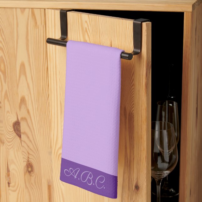 Luscious Lavender Monogram Geschirrtuch (Drittel gefaltet)