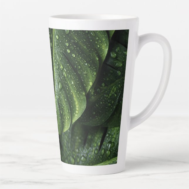 Lush Monstera Leaves with Morning Dew Drops Milchtasse (Rechts)