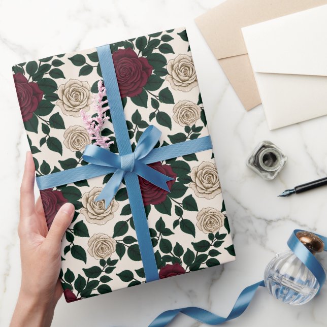 Lush Red And Burgundy Roses With Dark Green Leaves Geschenkpapier (Schenken)