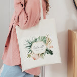 Lush Tropics Bridesmaid Bachelorette Tote Bag Tragetasche<br><div class="desc">Die Sammlung Lush Tropics ist eine wunderschöne und moderne Sammlung, die handbemalte tropische Pflanzen mit Aquarellmonstera und Blätter aus Palmen beherbergt. Die Farbpalette ist absolut atemberaubend, mit üppigen Grüntönen, zartem Erröten und edlem Gold, das ein perfektes tropisches Sommerambiente schafft. Jedes Element ist mit Aquarellen bemalt und verleiht dem Design ein...</div>