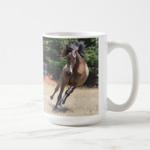 Lusitano-Pferd in Freiheit Tasse
