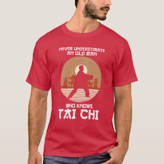 Lustig Den alten Mann, der weiß, unterschätzen Sie T-Shirt