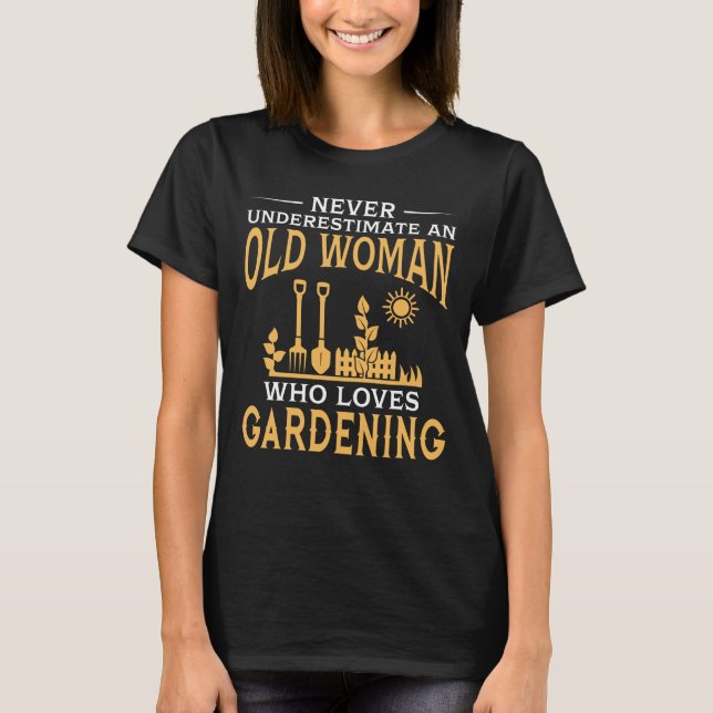 Lustig eine alte Frau die Liebe-Gartenarbeit T-Shirt (Vorderseite)