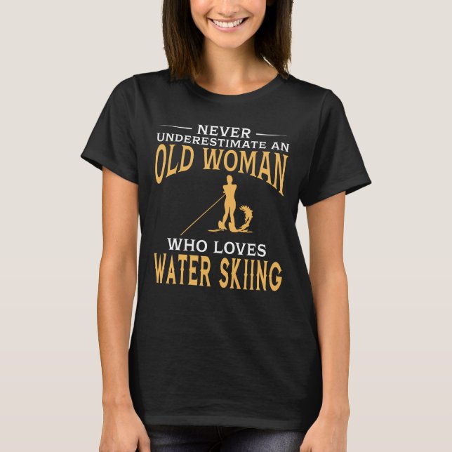 Lustig eine alte Frau die Liebe-Wasser-Skifahren T-Shirt (Vorderseite)