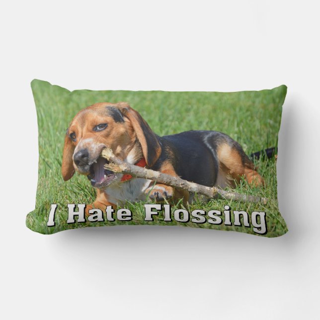 Lustig hasse ich Flossing den Beagle, der auf Lendenkissen (Vorderseite)