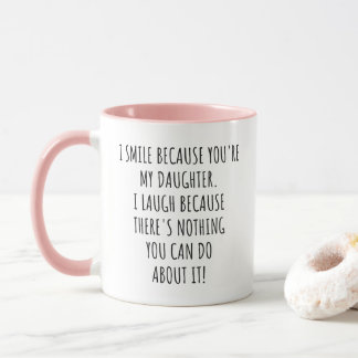 Lustig Ich lächle, weil du meine Tochter bist Tasse