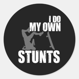 Lustig Ich Mache Meine Eigenen Stunts Skateboardin Runder Aufkleber