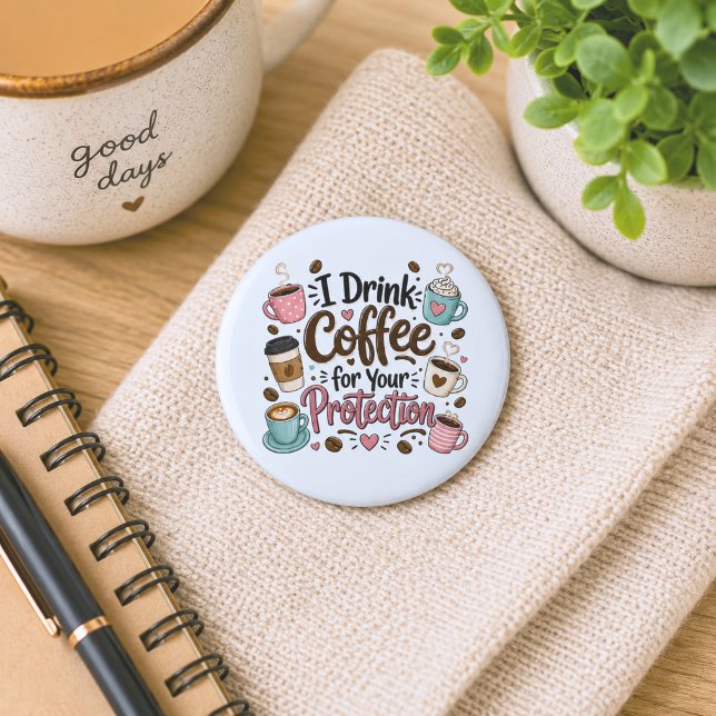 Lustig, ich trinke Kaffee zu Ihrem Schutz Button (Von Creator hochgeladen)