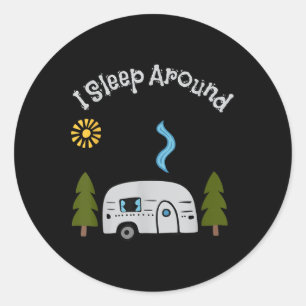 Lustig Sarkastisch Ich Schlafe Herum Rv Camping Im Runder Aufkleber