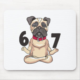 Lustige 67 Pug-Hund-Yoga-Handpose Grafik  Mousepad