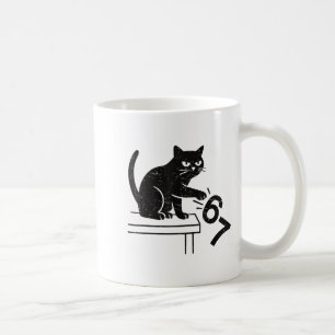 Lustige 6 7 Meme-Katze stößt 67 um Kaffeetasse