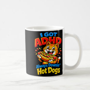 Lustige ADHD-Katze isst immer Hot Dogs Lebensmitte Kaffeetasse