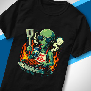 Lustige Alien-BBQ-Illustration Retro-Sci-Fi-Grilla T-Shirt