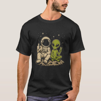 Lustige Astronauten- und freundliche Außerirdische T-Shirt