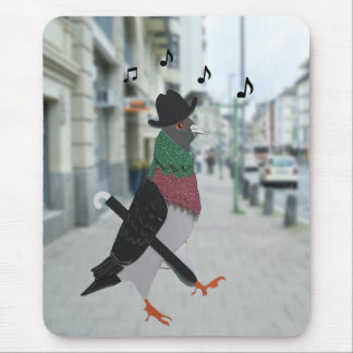 Lustige, bearbeitbare Taube in der Stadt Mousepad