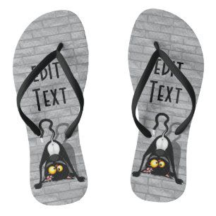 Lustige Cartoonfigur: Katze auf dem Kopf Flip Flops