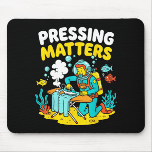 Lustige extreme Bügelns Taucher bügelt s Mousepad
