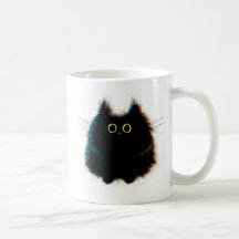 Lustige flaumige Katze auf Kaffee-Tasse