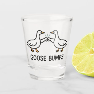 Lustige Gänsehaut Cartoon Fäuste stoßende Gänse Schnapsglas