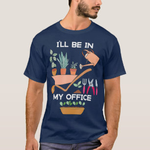 lustige Gärtnerin wird in meinem Bürogarten sein T-Shirt