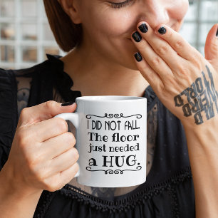 Lustige Geschenke zum Umarmen auf dem Boden Kaffeetasse