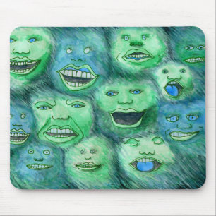 Lustige Gesichter. Spaß-Cartoon-Monster. Grün Mousepad