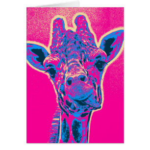 Lustige Giraffe streckt die Zunge heraus