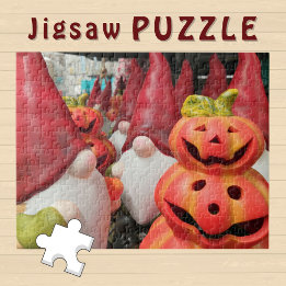 Lustige Gnome mit Kürbissen Herbstfotografie -