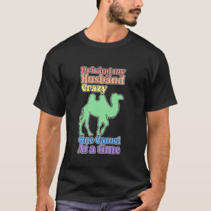 Lustige Kamel-Dame macht meinen Mann verrückt T-Shirt