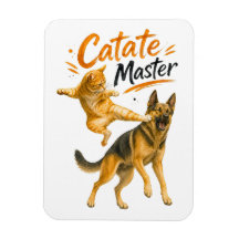 Lustige Karate-Katze tritt deutschen Schäferhund