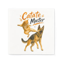 Lustige Karate-Katze tritt deutschen Schäferhund
