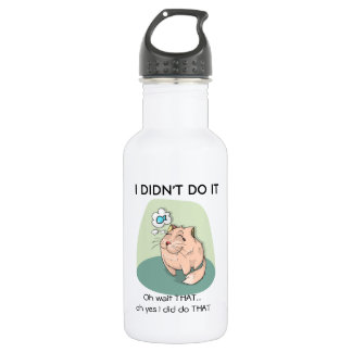 Lustige Katze, die mit Zitat-Wasser-Flasche Trinkflasche