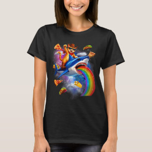 Lustige Katze fährt auf Hai-Regenbogen-Pizza-Taco- T-Shirt