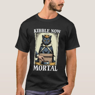 Lustige Katze in der Box futtert jetzt sterbliche T-Shirt