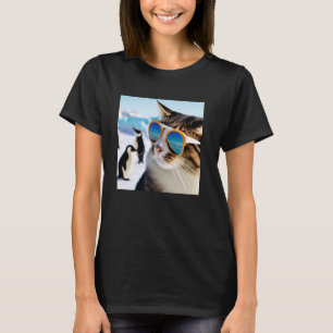 Lustige Katze trägt Sonnenbrille mit Pinguinen in T-Shirt