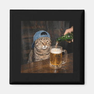 Lustige Katze trinkt Bier Hut Grafik Unbeeindruckt Magnet