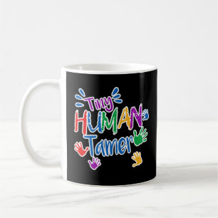 Lustige kleine menschliche zahmere kaffeetasse