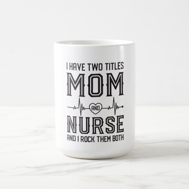 Lustige Krankenschwester-Mama-registrierte Kaffeetasse (Mittel)