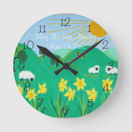 lustige landschaftliche Darstellung niedlicher Sch Runde Wanduhr