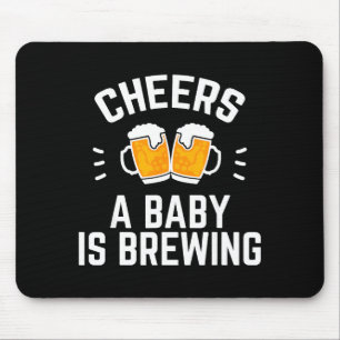 Lustige neue Dad-Baby-Party Prost ein Baby ist am Mousepad