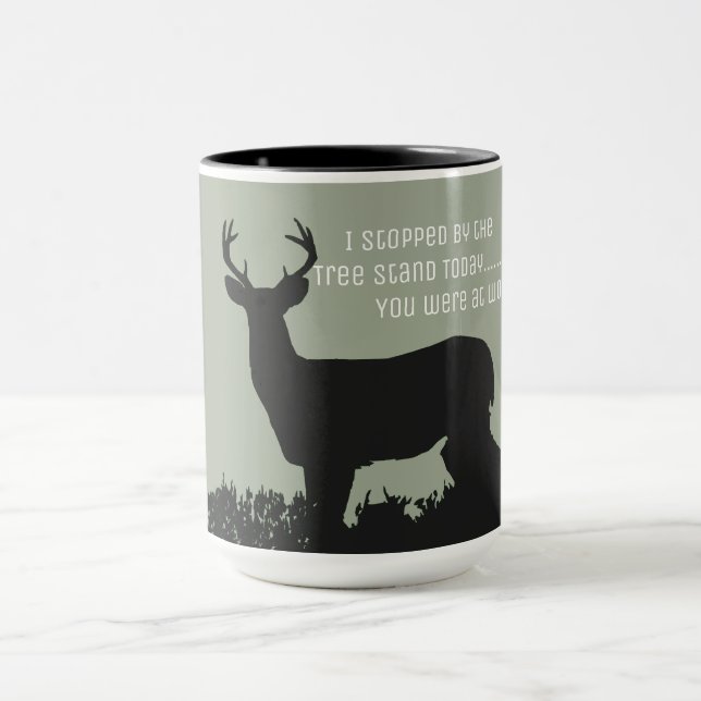 Lustige Rotwild-Jagd-Baum-Stand-Tasse Tasse (Zentrum)