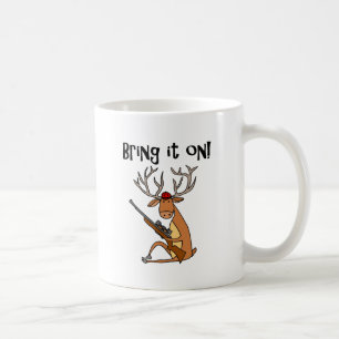 Lustige Rotwild mit Jagd-Gewehr und Kappe Kaffeetasse