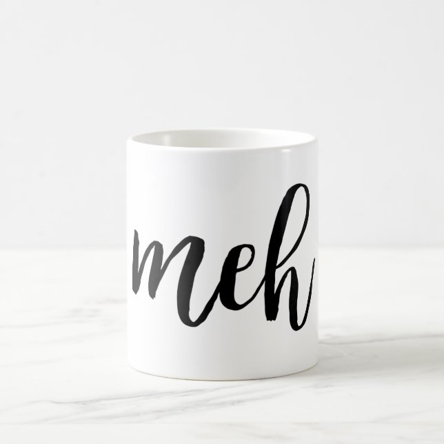 Lustige sarkastische schwarze meh Typografie Kaffeetasse (Mittel)