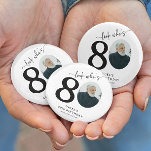 Lustige 'Schau wer 80 ist' Stilvolle 80. Geburtsta Button