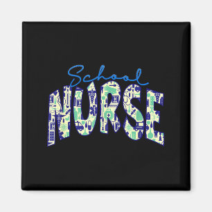 Lustige Schulkrankenschwester pflegt Student Illus Magnet