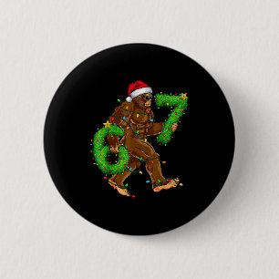 Lustige Sechs Sieben 6 7 Meme Bigfoot Weihnachts-S Button