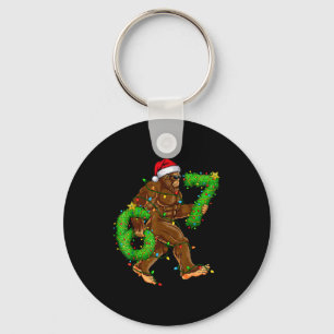 Lustige Six Seven 6 7 Meme Bigfoot Weihnachtsshirt Schlüsselanhänger