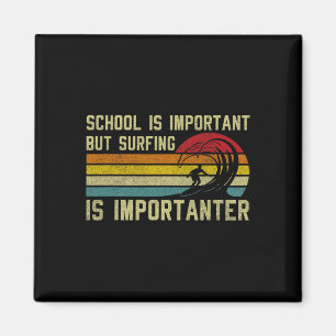 Lustige Surfer Schule ist wichtig, aber Surfen ist Magnet