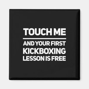 Lustige Touch Me Kickboxen-Lektion Ist Kostenloser Magnet